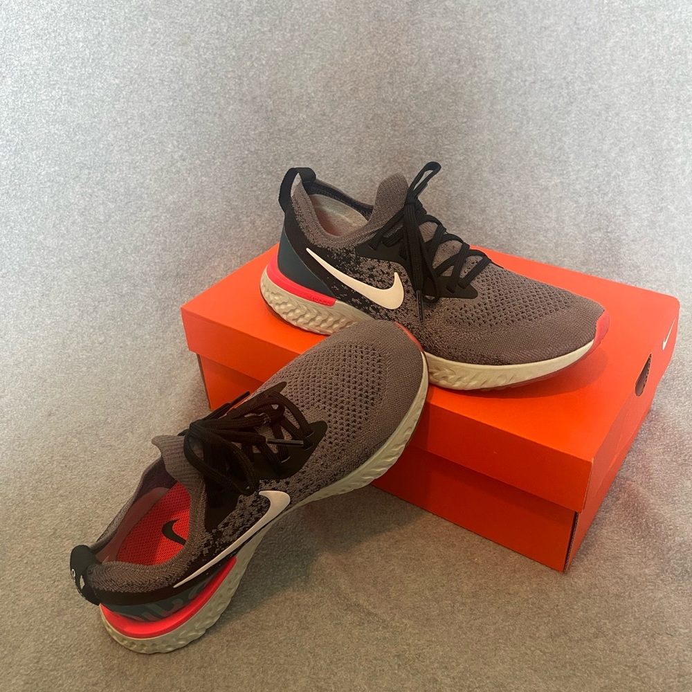 Nike - Picture 3 of 3